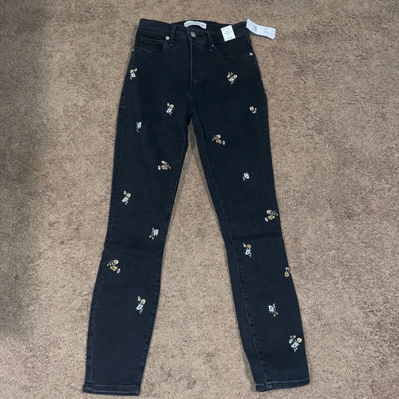 Abercrombie & Fitch Denim - NWT Embroidered floral jeans
